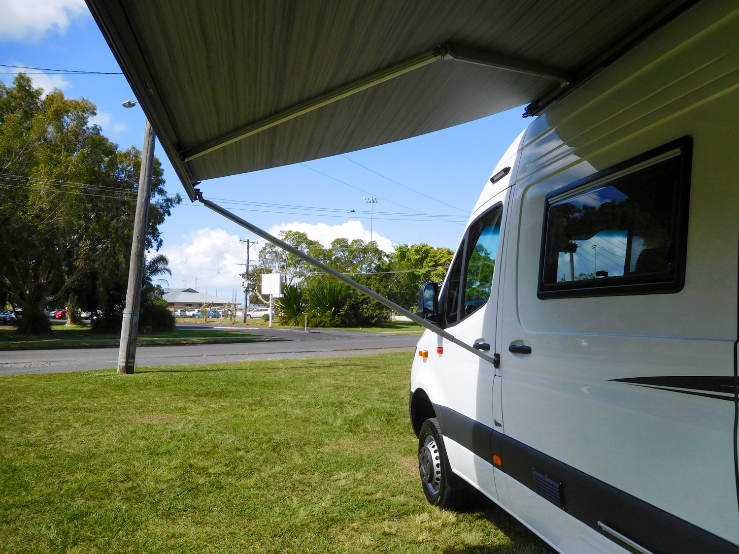 Wattle 9240-Horizon-Motorhomes-01