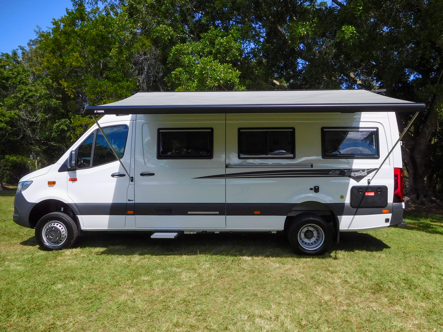 Wattle 9240-Horizon-Motorhomes-03