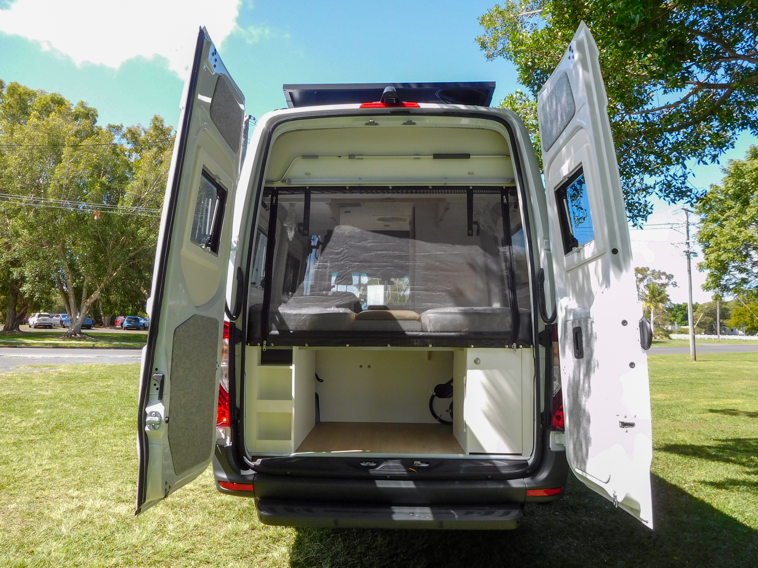 Wattle 9240-Horizon-Motorhomes-04
