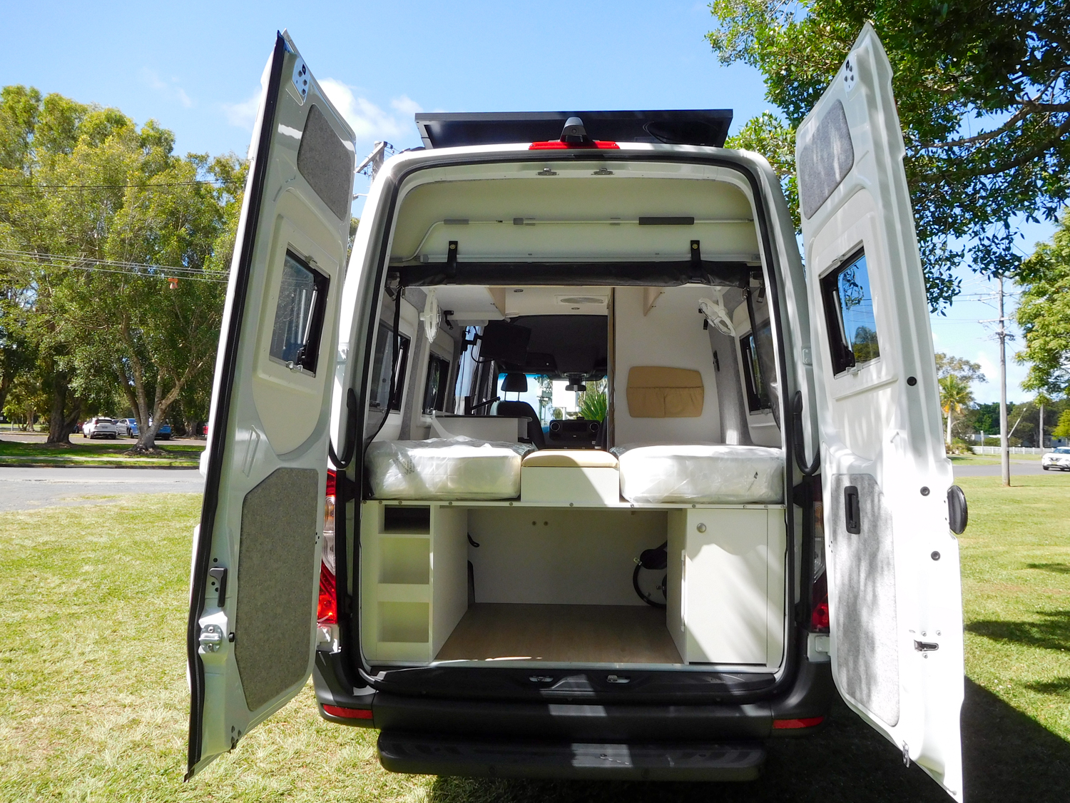 Wattle 9240-Horizon-Motorhomes-05