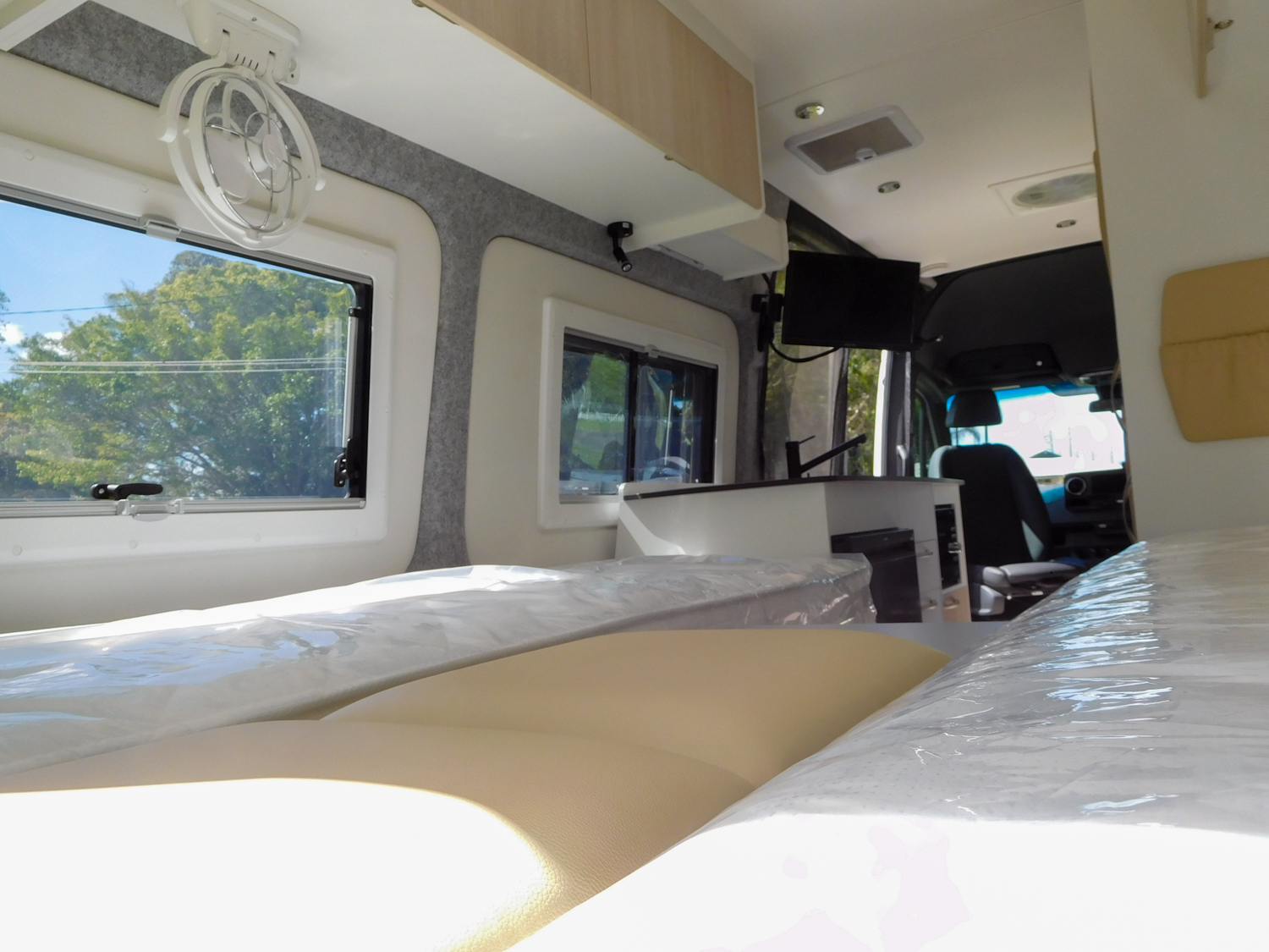 Wattle 9240-Horizon-Motorhomes-06